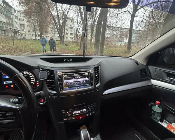 Білий Субару Аутбек, об'ємом двигуна 2 л та пробігом 247 тис. км за 12500 $, фото 9 на Automoto.ua