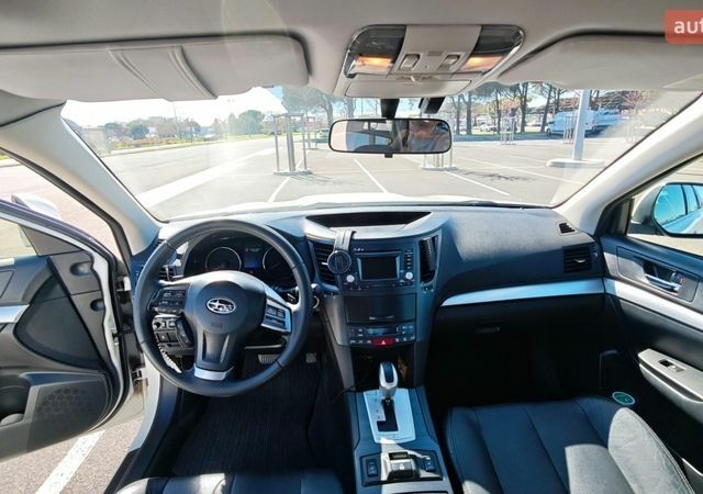 Белый Субару Аутбек, объемом двигателя 2 л и пробегом 147 тыс. км за 13000 $, фото 18 на Automoto.ua