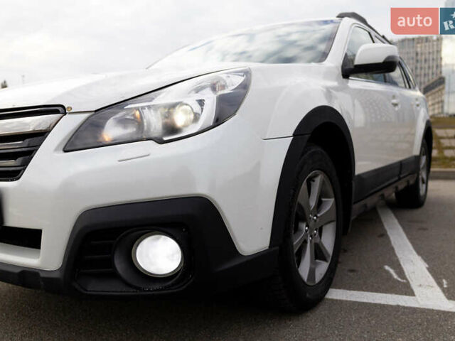 Белый Субару Аутбек, объемом двигателя 2.46 л и пробегом 211 тыс. км за 9970 $, фото 8 на Automoto.ua