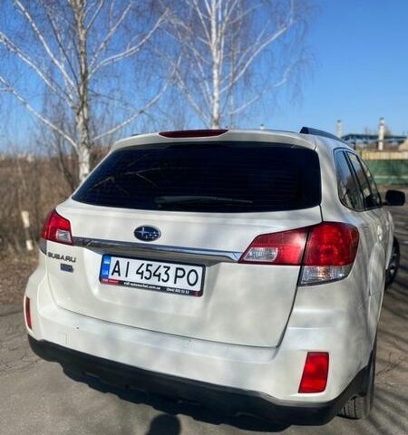 Белый Субару Аутбек, объемом двигателя 2 л и пробегом 250 тыс. км за 12500 $, фото 7 на Automoto.ua