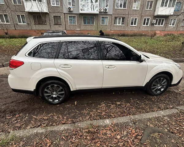 Білий Субару Аутбек, об'ємом двигуна 2 л та пробігом 247 тис. км за 12500 $, фото 22 на Automoto.ua
