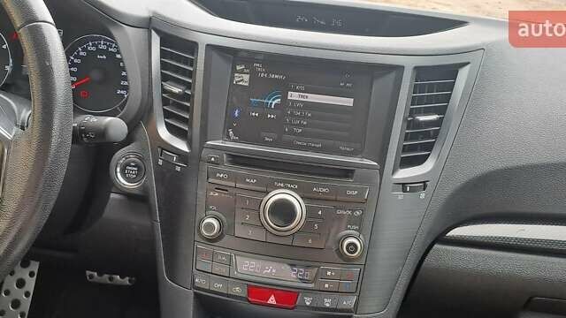Білий Субару Аутбек, об'ємом двигуна 2 л та пробігом 228 тис. км за 10700 $, фото 16 на Automoto.ua