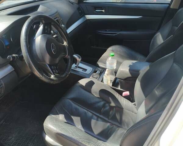 Білий Субару Аутбек, об'ємом двигуна 2.5 л та пробігом 155 тис. км за 8999 $, фото 3 на Automoto.ua