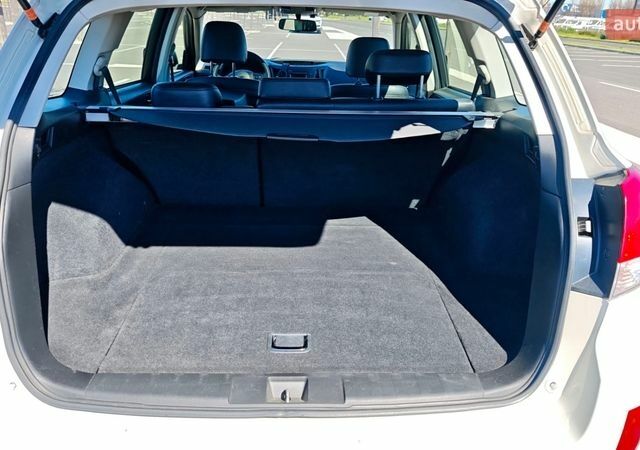 Белый Субару Аутбек, объемом двигателя 2 л и пробегом 147 тыс. км за 13000 $, фото 25 на Automoto.ua