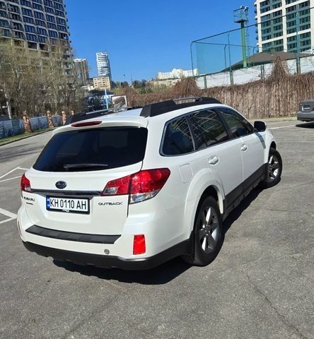 Білий Субару Аутбек, об'ємом двигуна 2.46 л та пробігом 111 тис. км за 14500 $, фото 9 на Automoto.ua