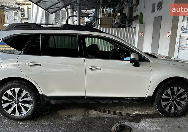 Белый Субару Аутбек, объемом двигателя 2.46 л и пробегом 217 тыс. км за 15000 $, фото 13 на Automoto.ua