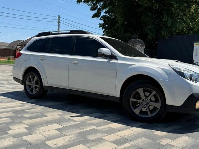Белый Субару Аутбек, объемом двигателя 2 л и пробегом 290 тыс. км за 12500 $, фото 3 на Automoto.ua