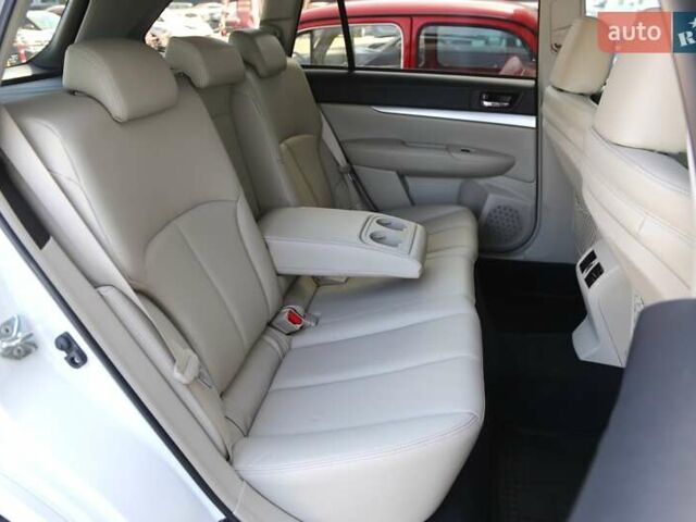 Белый Субару Аутбек, объемом двигателя 2.46 л и пробегом 57 тыс. км за 16000 $, фото 8 на Automoto.ua