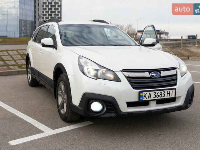 Белый Субару Аутбек, объемом двигателя 2.46 л и пробегом 211 тыс. км за 9970 $, фото 3 на Automoto.ua