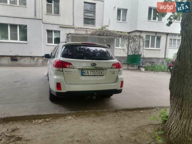 Білий Субару Аутбек, об'ємом двигуна 2 л та пробігом 205 тис. км за 12200 $, фото 1 на Automoto.ua