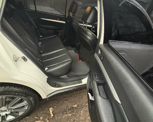 Білий Субару Аутбек, об'ємом двигуна 2 л та пробігом 247 тис. км за 12500 $, фото 18 на Automoto.ua