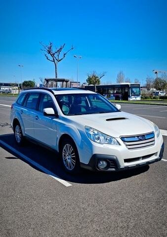 Белый Субару Аутбек, объемом двигателя 2 л и пробегом 147 тыс. км за 13000 $, фото 3 на Automoto.ua