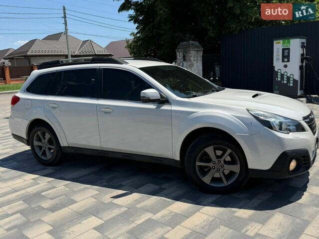 Белый Субару Аутбек, объемом двигателя 2 л и пробегом 290 тыс. км за 12500 $, фото 4 на Automoto.ua