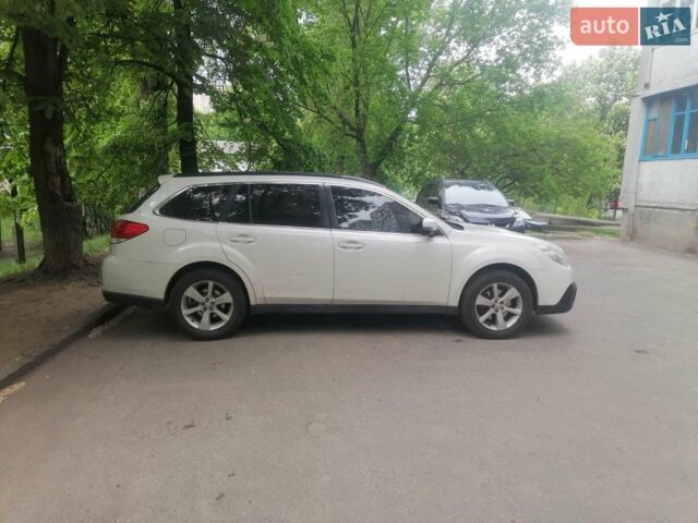 Білий Субару Аутбек, об'ємом двигуна 2 л та пробігом 205 тис. км за 12200 $, фото 4 на Automoto.ua