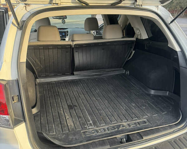 Білий Субару Аутбек, об'ємом двигуна 2.5 л та пробігом 289 тис. км за 11000 $, фото 13 на Automoto.ua