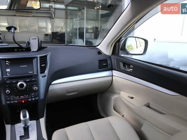 Белый Субару Аутбек, объемом двигателя 2.46 л и пробегом 57 тыс. км за 16000 $, фото 13 на Automoto.ua