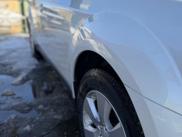 Білий Субару Аутбек, об'ємом двигуна 2 л та пробігом 230 тис. км за 12600 $, фото 2 на Automoto.ua