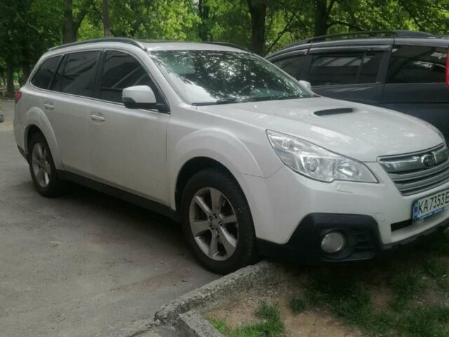 Білий Субару Аутбек, об'ємом двигуна 2 л та пробігом 205 тис. км за 12200 $, фото 5 на Automoto.ua