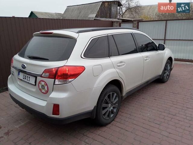 Белый Субару Аутбек, объемом двигателя 2 л и пробегом 243 тыс. км за 9999 $, фото 7 на Automoto.ua