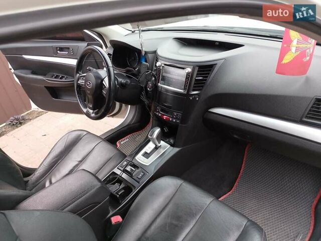 Белый Субару Аутбек, объемом двигателя 2 л и пробегом 243 тыс. км за 10500 $, фото 16 на Automoto.ua