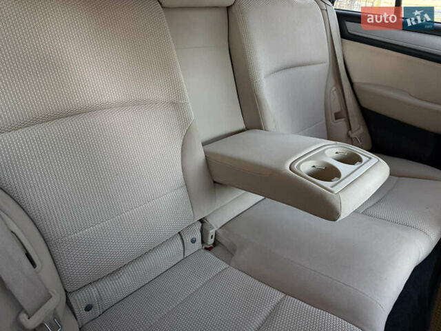 Белый Субару Аутбек, объемом двигателя 2.46 л и пробегом 191 тыс. км за 11499 $, фото 9 на Automoto.ua