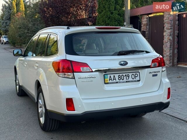 Білий Субару Аутбек, об'ємом двигуна 2 л та пробігом 104 тис. км за 13500 $, фото 16 на Automoto.ua