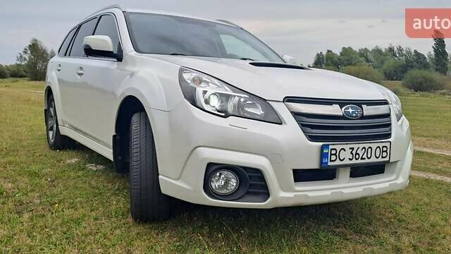 Білий Субару Аутбек, об'ємом двигуна 2 л та пробігом 228 тис. км за 10700 $, фото 7 на Automoto.ua