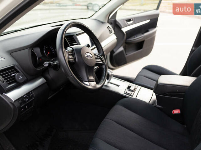 Белый Субару Аутбек, объемом двигателя 2.46 л и пробегом 211 тыс. км за 9970 $, фото 7 на Automoto.ua