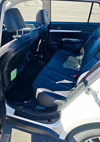 Белый Субару Аутбек, объемом двигателя 2 л и пробегом 147 тыс. км за 13000 $, фото 16 на Automoto.ua