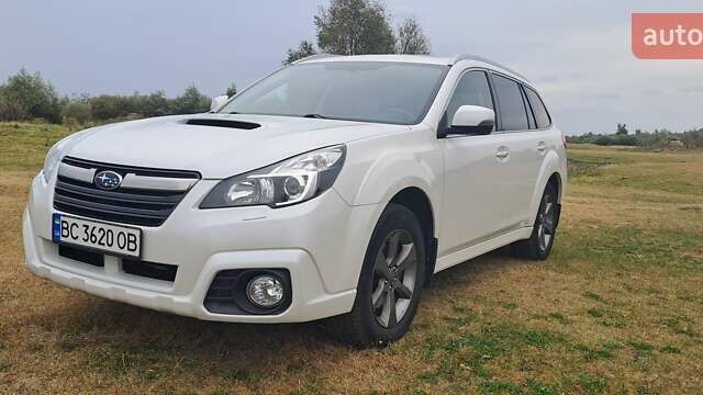 Білий Субару Аутбек, об'ємом двигуна 2 л та пробігом 228 тис. км за 10700 $, фото 1 на Automoto.ua