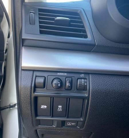 Белый Субару Аутбек, объемом двигателя 2 л и пробегом 250 тыс. км за 12500 $, фото 11 на Automoto.ua