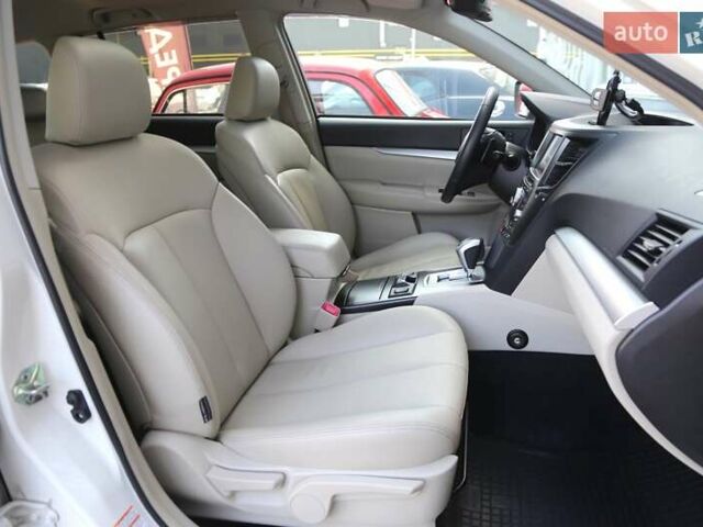 Белый Субару Аутбек, объемом двигателя 2.46 л и пробегом 57 тыс. км за 16000 $, фото 9 на Automoto.ua