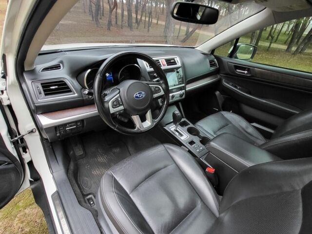 Білий Субару Аутбек, об'ємом двигуна 2.5 л та пробігом 178 тис. км за 13200 $, фото 7 на Automoto.ua