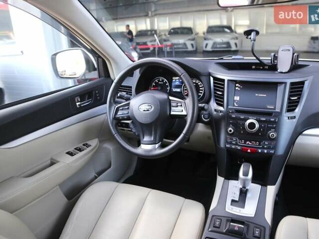 Белый Субару Аутбек, объемом двигателя 2.46 л и пробегом 57 тыс. км за 16000 $, фото 11 на Automoto.ua