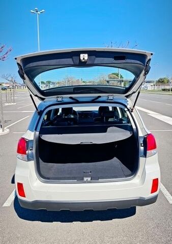 Белый Субару Аутбек, объемом двигателя 2 л и пробегом 147 тыс. км за 13000 $, фото 24 на Automoto.ua