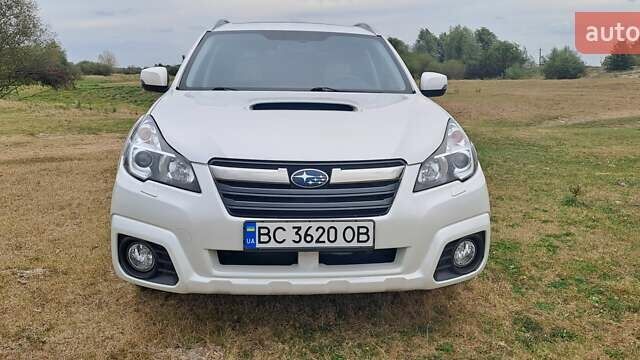 Білий Субару Аутбек, об'ємом двигуна 2 л та пробігом 228 тис. км за 10700 $, фото 3 на Automoto.ua