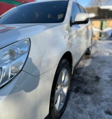 Белый Субару Аутбек, объемом двигателя 2 л и пробегом 230 тыс. км за 12800 $, фото 2 на Automoto.ua