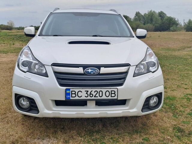 Білий Субару Аутбек, об'ємом двигуна 2 л та пробігом 234 тис. км за 10400 $, фото 3 на Automoto.ua