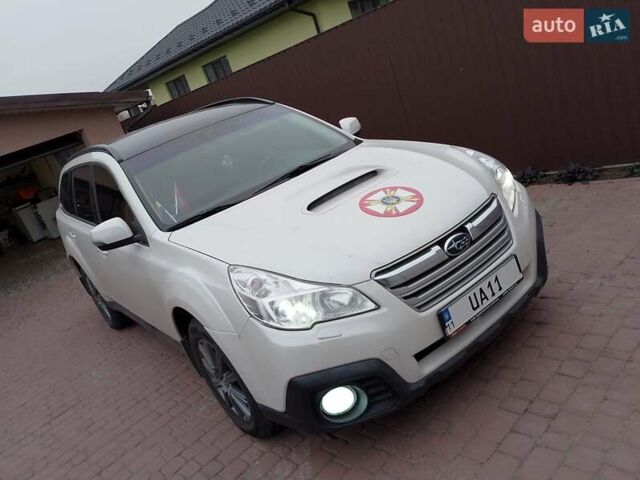 Белый Субару Аутбек, объемом двигателя 2 л и пробегом 243 тыс. км за 9999 $, фото 1 на Automoto.ua