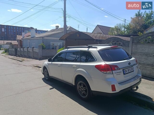 Белый Субару Аутбек, объемом двигателя 2 л и пробегом 100 тыс. км за 12000 $, фото 7 на Automoto.ua
