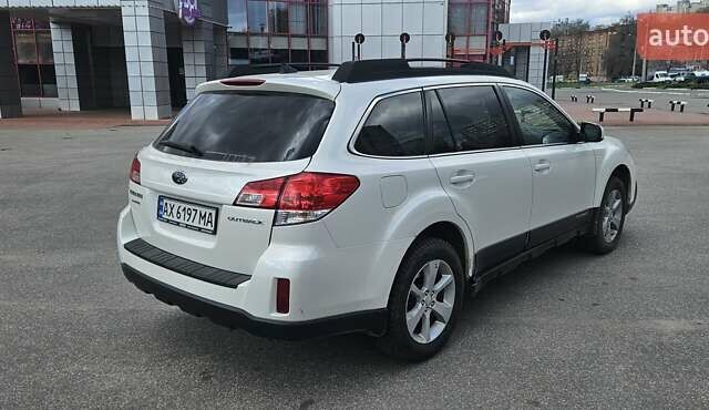 Субару Аутбек 2014 в Харькове на Automoto.ua Белый Субару Аутбек, объемом двигателя 2.46 л и пробегом 212 тыс. км за 11300 $, фото 4 на Automoto.ua
