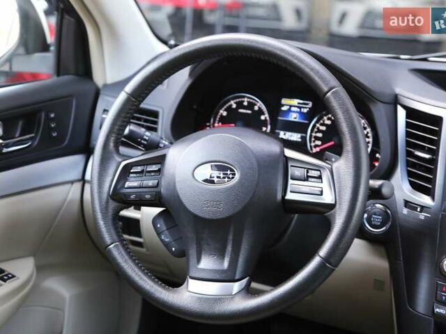 Белый Субару Аутбек, объемом двигателя 2.46 л и пробегом 57 тыс. км за 16000 $, фото 14 на Automoto.ua