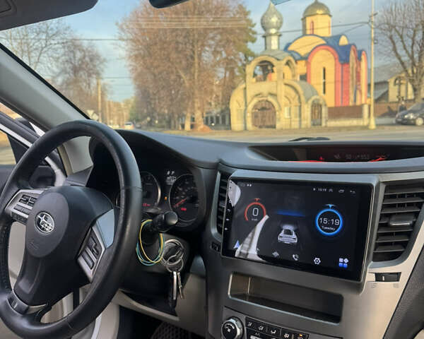 Білий Субару Аутбек, об'ємом двигуна 2.5 л та пробігом 289 тис. км за 11000 $, фото 11 на Automoto.ua