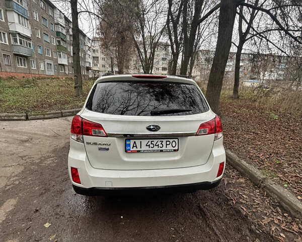 Білий Субару Аутбек, об'ємом двигуна 2 л та пробігом 247 тис. км за 12500 $, фото 23 на Automoto.ua