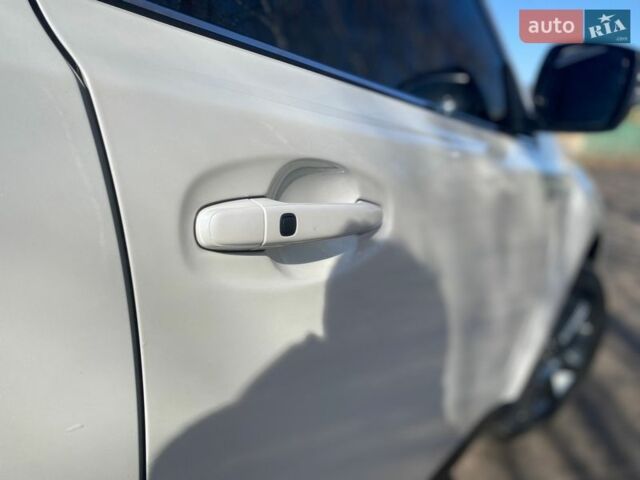 Белый Субару Аутбек, объемом двигателя 2 л и пробегом 250 тыс. км за 12500 $, фото 17 на Automoto.ua