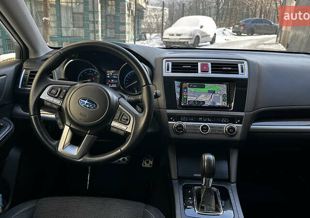 Белый Субару Аутбек, объемом двигателя 2.46 л и пробегом 217 тыс. км за 15000 $, фото 8 на Automoto.ua