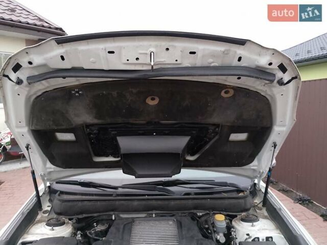 Белый Субару Аутбек, объемом двигателя 2 л и пробегом 243 тыс. км за 9999 $, фото 27 на Automoto.ua