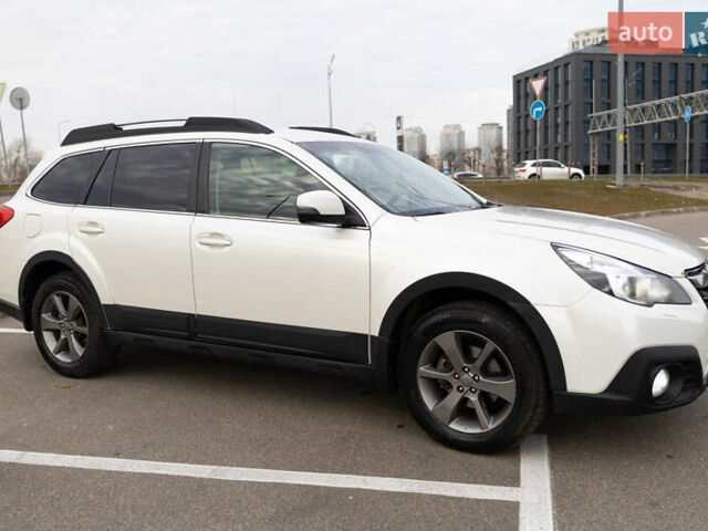 Белый Субару Аутбек, объемом двигателя 2.46 л и пробегом 211 тыс. км за 9970 $, фото 2 на Automoto.ua