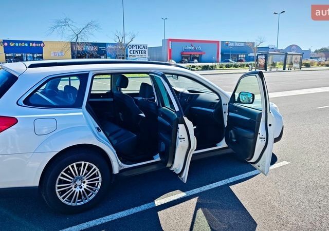 Белый Субару Аутбек, объемом двигателя 2 л и пробегом 147 тыс. км за 13000 $, фото 9 на Automoto.ua