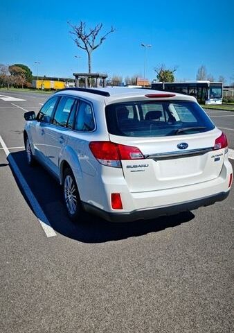 Белый Субару Аутбек, объемом двигателя 2 л и пробегом 147 тыс. км за 13000 $, фото 8 на Automoto.ua